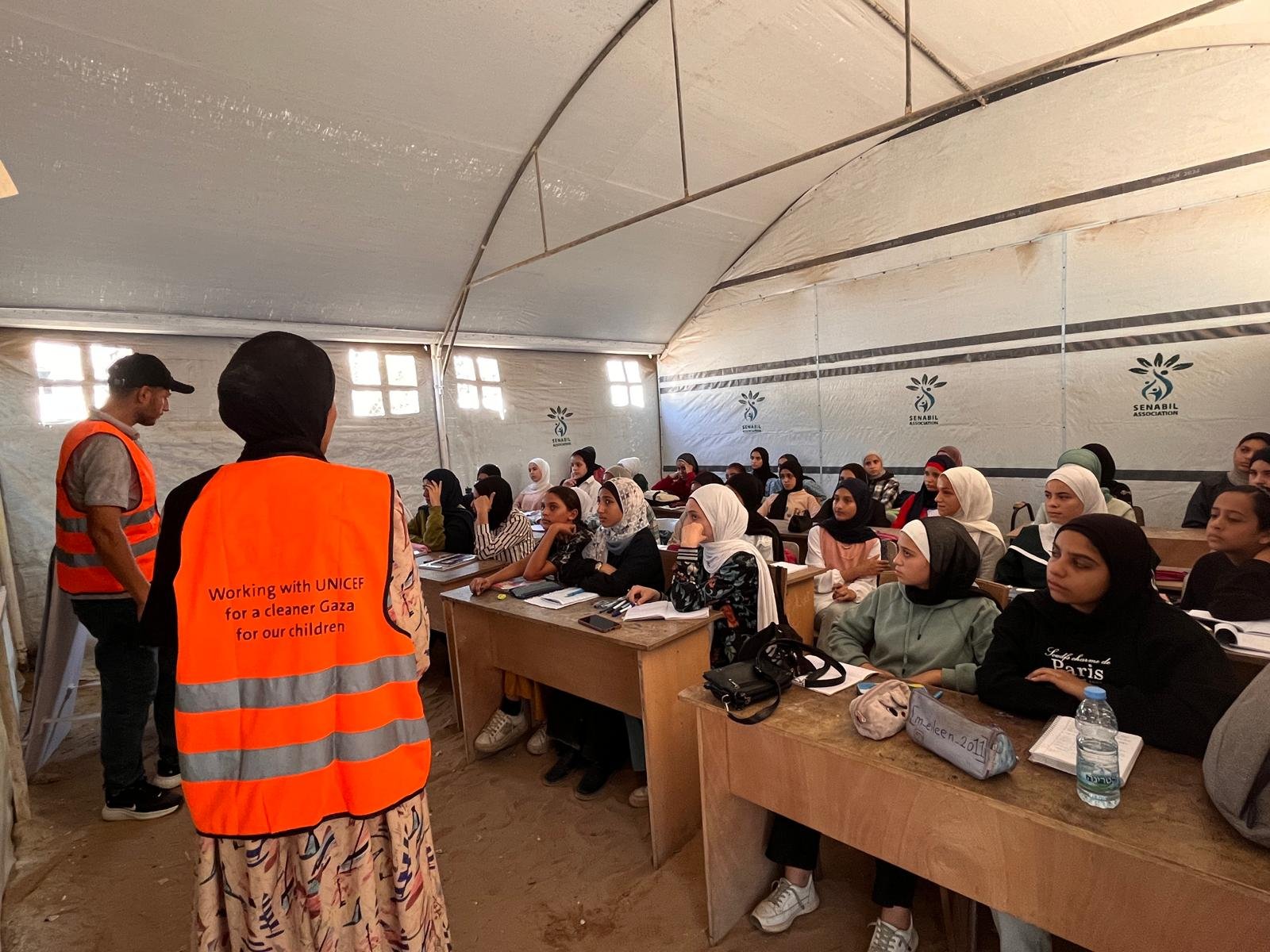 زيارة فريق التوعية والتثقيف الصحي من اليونيسف لمدرسة السنابل