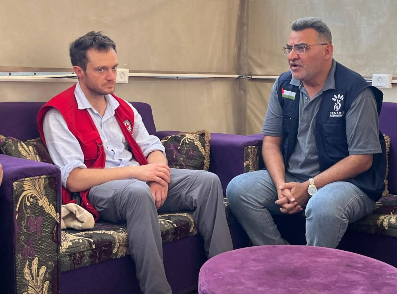 وفد من اللجنة الدولية للصليب الأحمر يزور مؤسسة السنابل للشباب والتنمية لبحث سبل التعاون