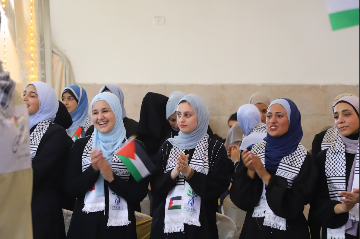 السنابل تُكرّم طلبة مدارسها المتفوقين من دفعة 2006/2007 رغم الظروف الصعبة