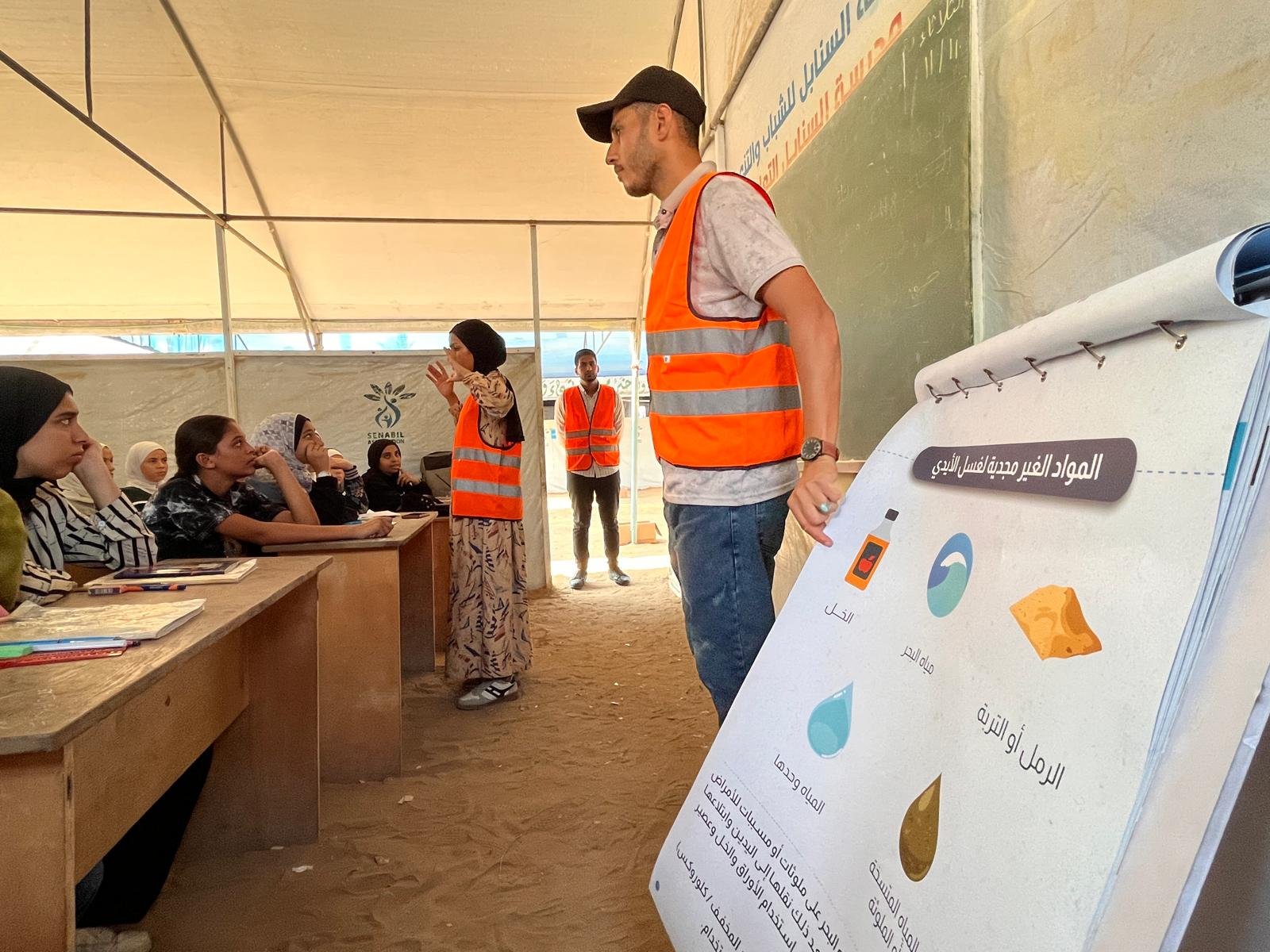 زيارة فريق التوعية والتثقيف الصحي من اليونيسف لمدرسة السنابل