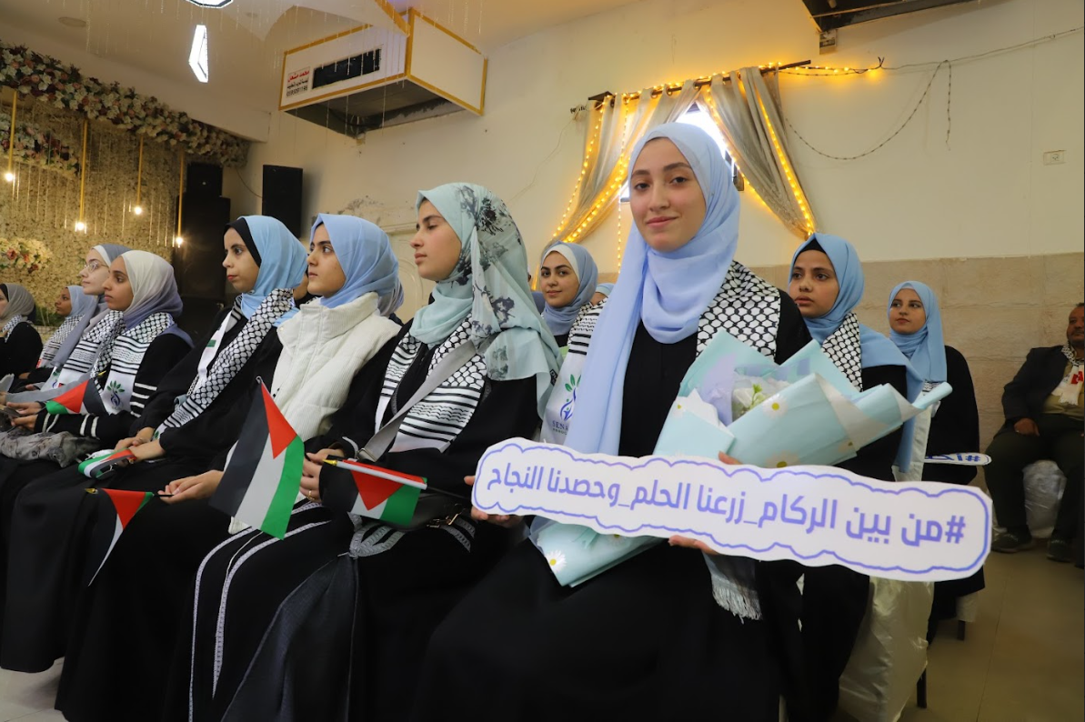 السنابل تُكرّم طلبة مدارسها المتفوقين من دفعة 2006/2007 رغم الظروف الصعبة