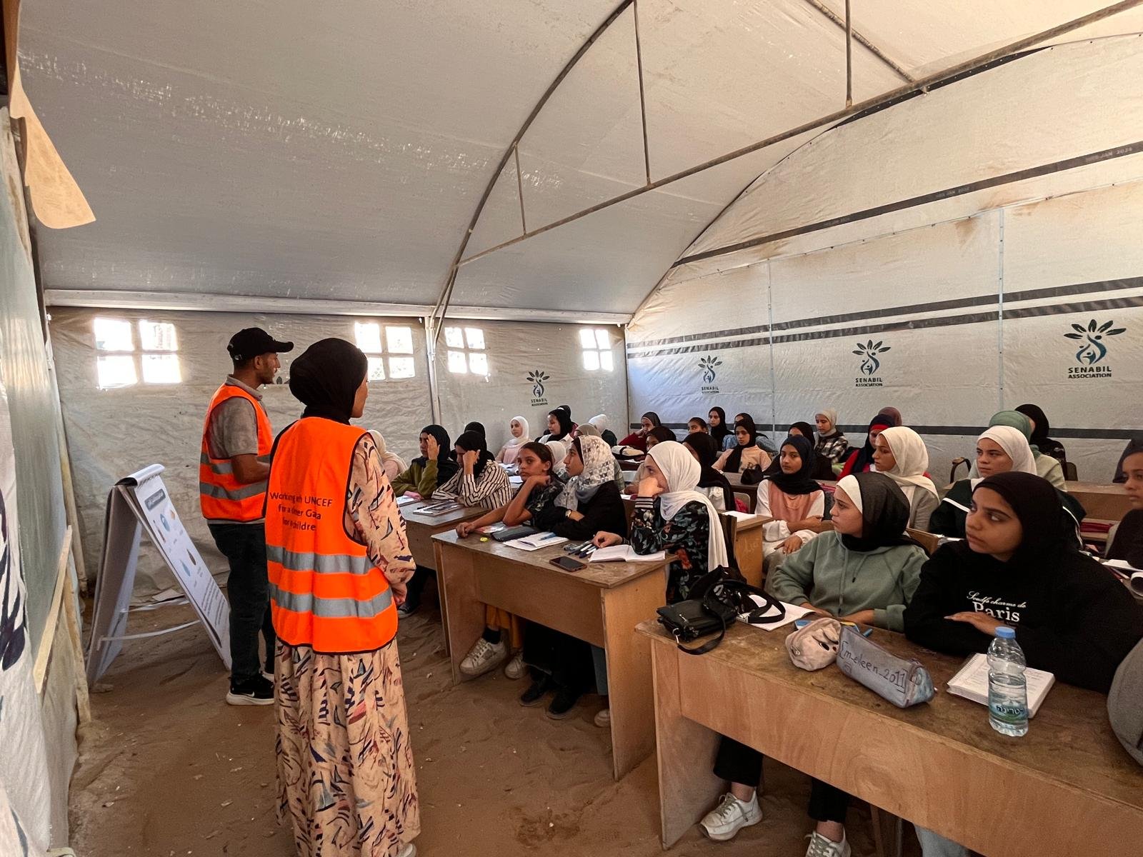 زيارة فريق التوعية والتثقيف الصحي من اليونيسف لمدرسة السنابل