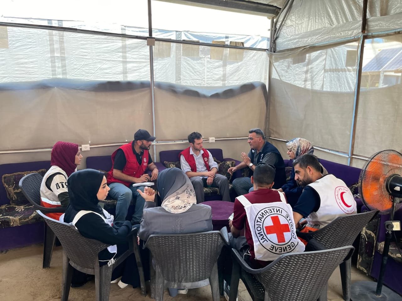 وفد من اللجنة الدولية للصليب الأحمر يزور مؤسسة السنابل للشباب والتنمية لبحث سبل التعاون