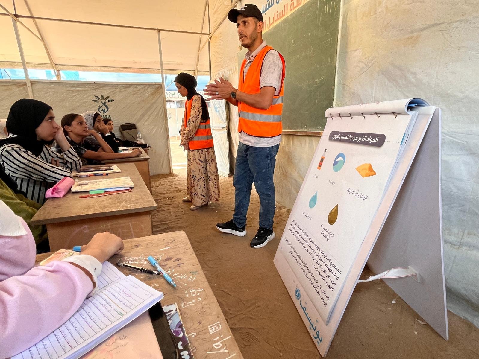 زيارة فريق التوعية والتثقيف الصحي من اليونيسف لمدرسة السنابل