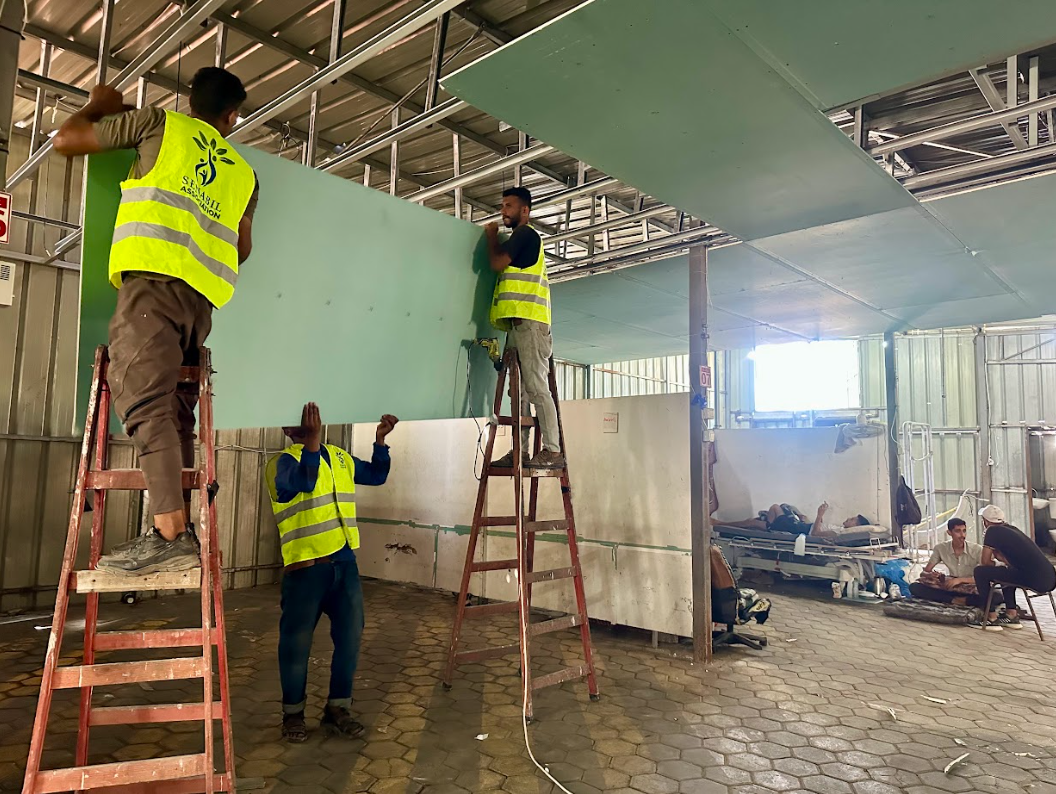 تجهيز وترميم بركس مبيت قسم الرجال – مستشفى شهداء الأقصى