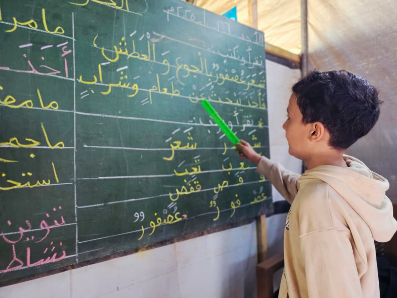 إنشاء مدرسة السنابل دير البلح 2 الميدانية كمنظومة تعليمية طارئة لضمان استمرارية التعليم خلال الحرب